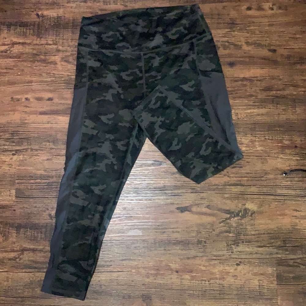Powerhold Fabletics camo leggings